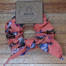 Handmade with care, this medium scrunchie features a soft elastic core and a short tie-on for a subtle, stylish finish. Measuring around 20mm high and 100mm wide, it offers a secure hold without tugging or tangling.
Made from new as well as repurposed fabrics, each one is unique in texture and appearance—true to our no-waste values. Perfect for daily wear in your hair or on your wrist.