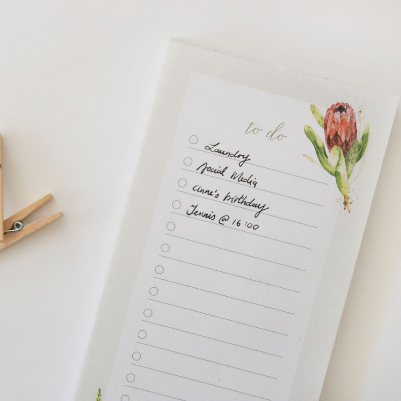 Beautiful minimalist to do list featuring watercolour Fynbos Art.
Perfect for keeping every day organized.  Use the circles to tick off your tasks or number them according to importance.  Choose from an option with magnets on the back or an option without magnets on the back of the list.
