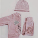 The Most comfortable and soft tracksuit out. The sweater has Bear face detail and the Harem style joggers has Knee Fur Detail.
This Tracksuit comes with a matching Knitted rolled hem beanie in the most stunning "feels like cashmere" wool.
100% Cotton Brushed Fleece and Ribbing
Available in 3 colors: Stone, Grey Melange and Dusty Pink
