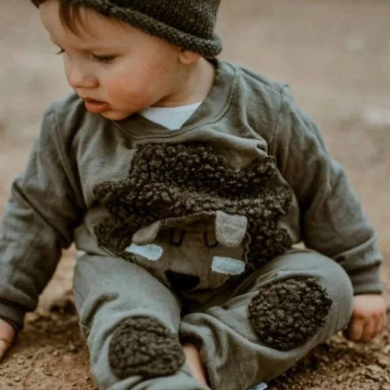 The Most comfortable and soft tracksuit out, the sweater has Hedgehog detail and the Harem style joggers has Knee Fur Detail. This Tracksuit comes with a matching Knitted rolled hem beanie in the most stunning - Feels like cashmere wool.

Colour - Solid Grey