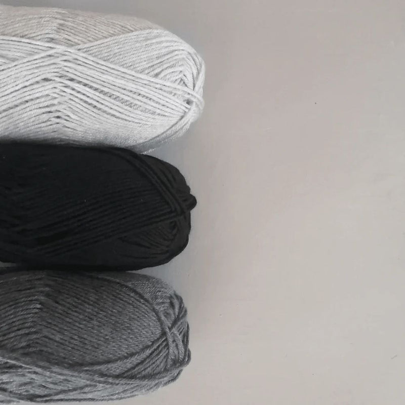 Cute Knotted knitted Beanie.
100% Cotton wool.
Colors: Winter white, Denim Blue, Charcoal Grey, Light grey, Black
