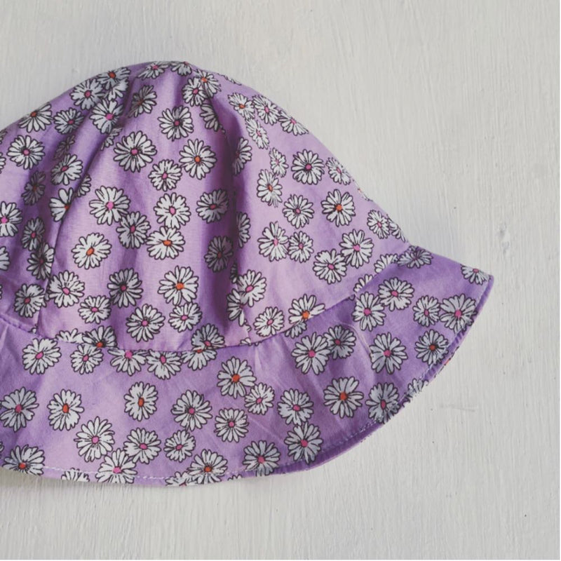 Cute Cotton Daisy Printed Sunhat for Little Girls and Babes.

Perfect Sun hat for outdoor season and Beach Vibes.