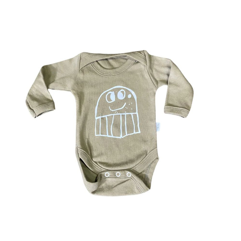 Long Sleeve onesie with envelope neck
Snaps at crotch to assist with easy diaper changes.
100% Cotton Interlock

Design Khaki with White Jelly Fish Design

