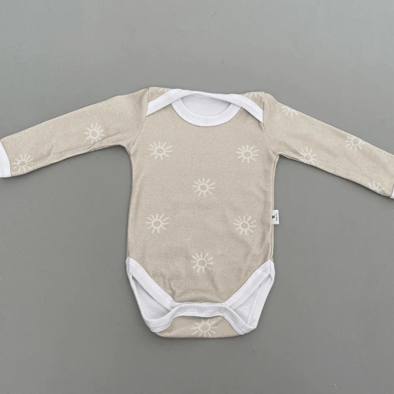 Long Sleeve onesie with envelope neck
Snaps at crotch to assist with easy diaper changes.
100% Cotton Interlock