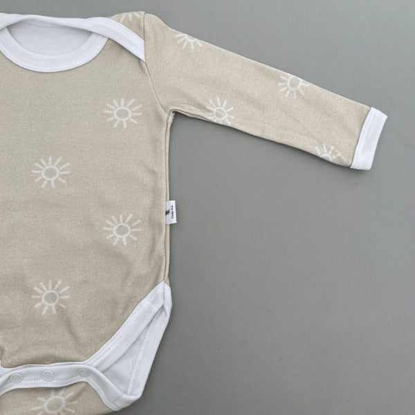 Long Sleeve onesie with envelope neck
Snaps at crotch to assist with easy diaper changes.
100% Cotton Interlock