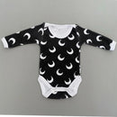 Long Sleeve onesie with envelope neck
Snaps at crotch to assist with easy diaper changes.
100% Cotton Interlock

Design - Black & White Moon