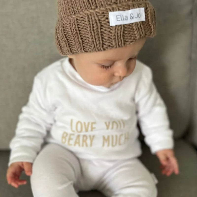 The I Love you Beary much romper is the perfect little romper to be snuggled in.

Snap Clips on Crotch for easy nappy changing.

Print - Love you Beary much in stone

Romper - White 100% Cotton interlock