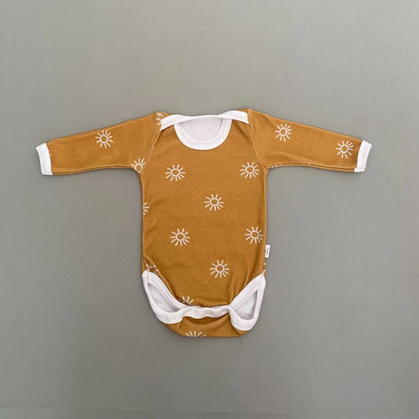 Long Sleeve onesie with envelope neck
Snaps at crotch to assist with easy diaper changes.
100% Cotton Interlock

Design - Rusty Sun

