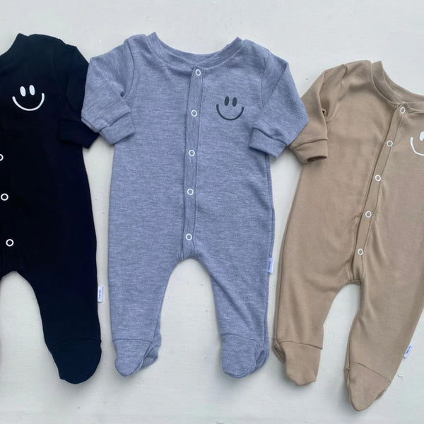 Long Sleeve Footed Baby - grow with front snaps for easy opening and closing.
100% Cotton Interlock for extra quality and comfort