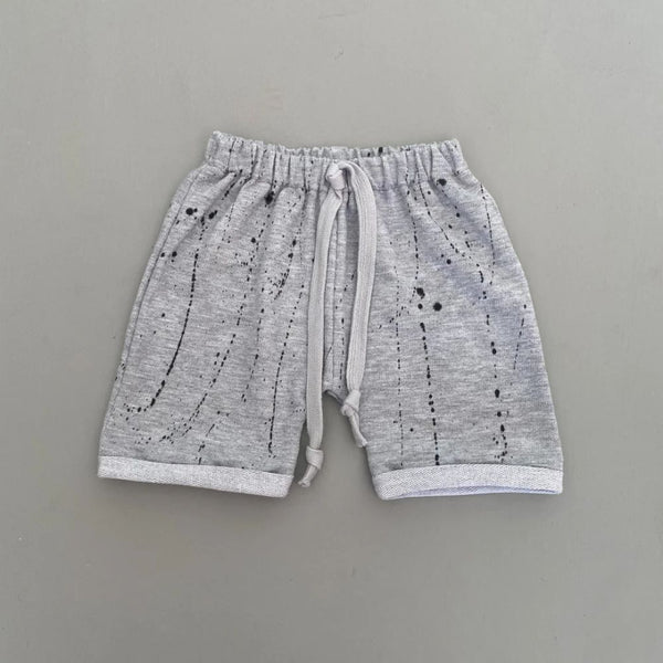 The Perfect Shorts for Spring Summer with the unique Splatter Design.

Made in 100% Cotton Fabric.

Colour - Light Grey & Black