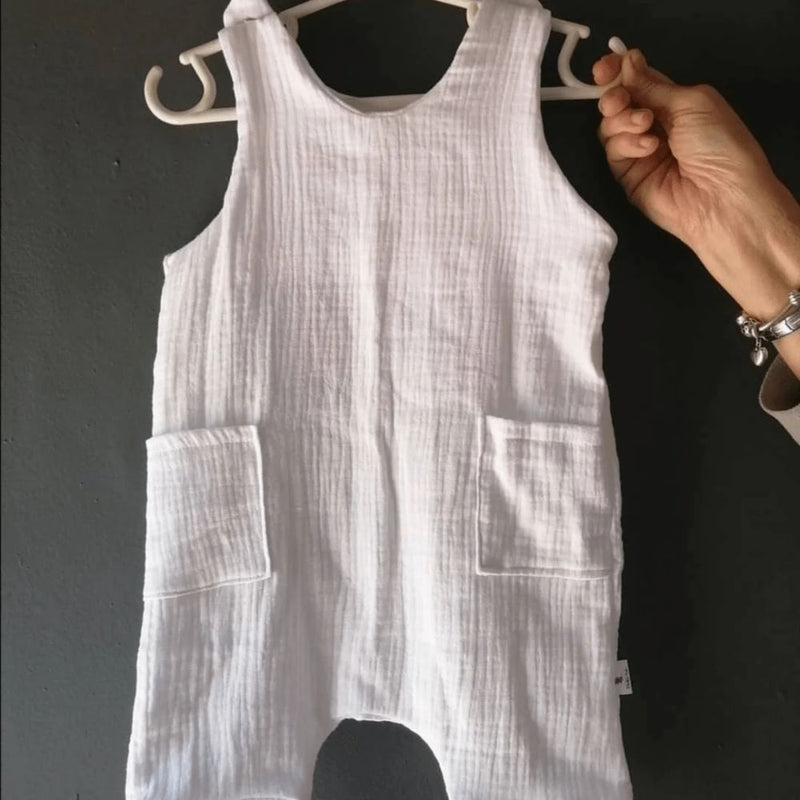 Loose fit harem styled Light weight Summer romper.
Square pocket detail.
100% Cotton double layer Muslin fabric