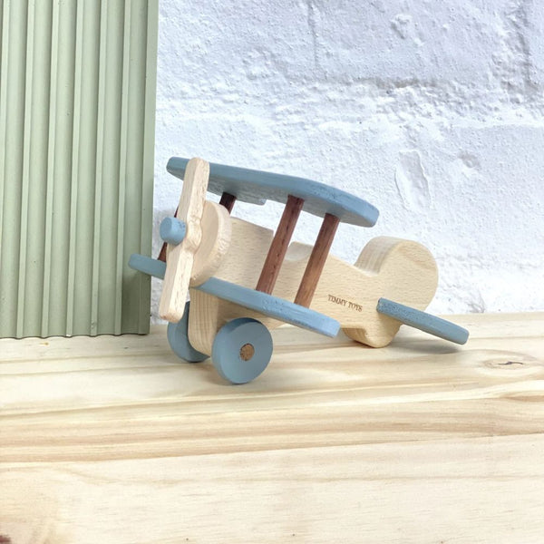 Crafted with love from top-notch hardwood beechwood, this little marvel is just the right size for little hands and big imaginations. With a spinning propeller! It’s not just for show; it’s the key to countless giggles and sky-high escapades.