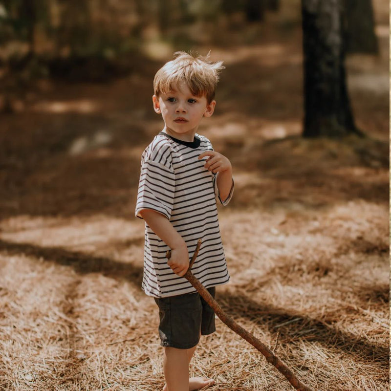 A Tee for every day of the week! Pair with Jeans or shorts for a day of adventure.

 

Oversized Comfortable Fit
Rounded Neckline
Straight hem
Light and Soft Cotton Lycra 

- Stripe Cream and Black