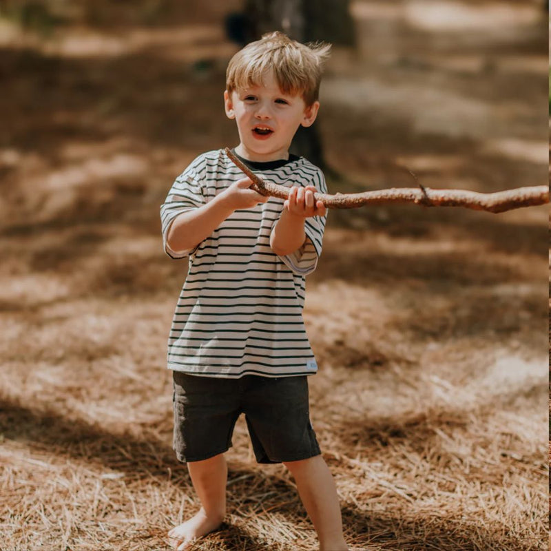 A Tee for every day of the week! Pair with Jeans or shorts for a day of adventure.

 

Oversized Comfortable Fit
Rounded Neckline
Straight hem
Light and Soft Cotton Lycra 

- Stripe Cream and Black