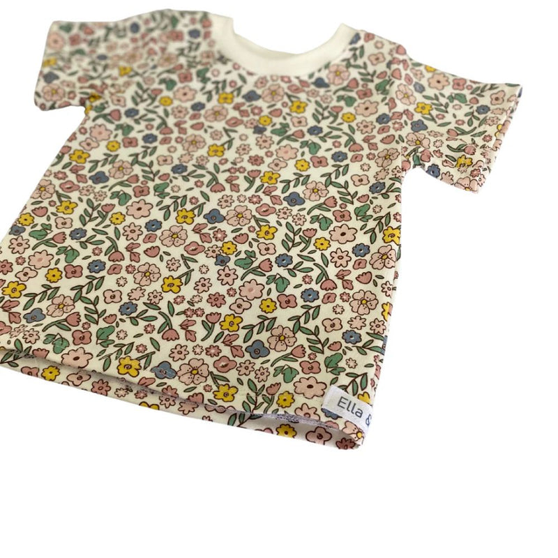 Comfortable Fit
Rounded Neckline
Straight hem
Light and Soft 100% Cotton Lycra 

Printed in the Gorgeous Pretty in Floral