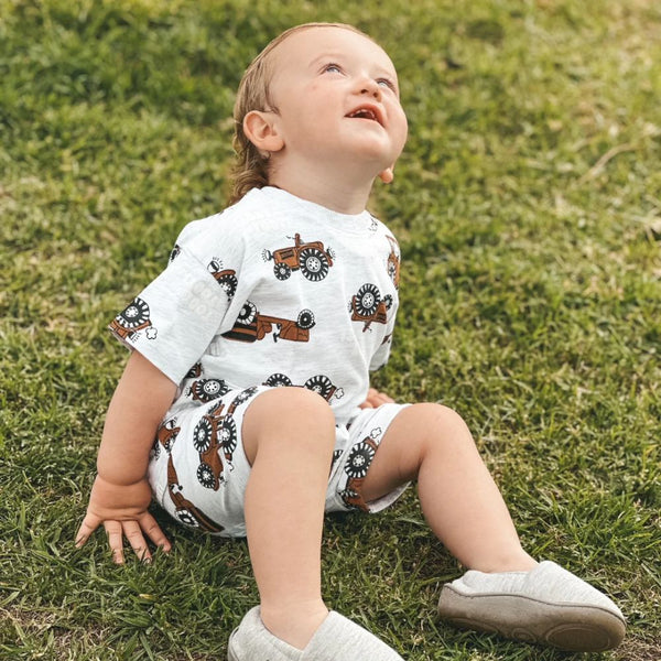 Cool, light and perfect for spring, summer and play time!

Let's not forget COMFORTABLE and TRENDY too!

Made in quality Cotton Lycra fabric with the Tractor toot toot print

Colour Ice Grey

