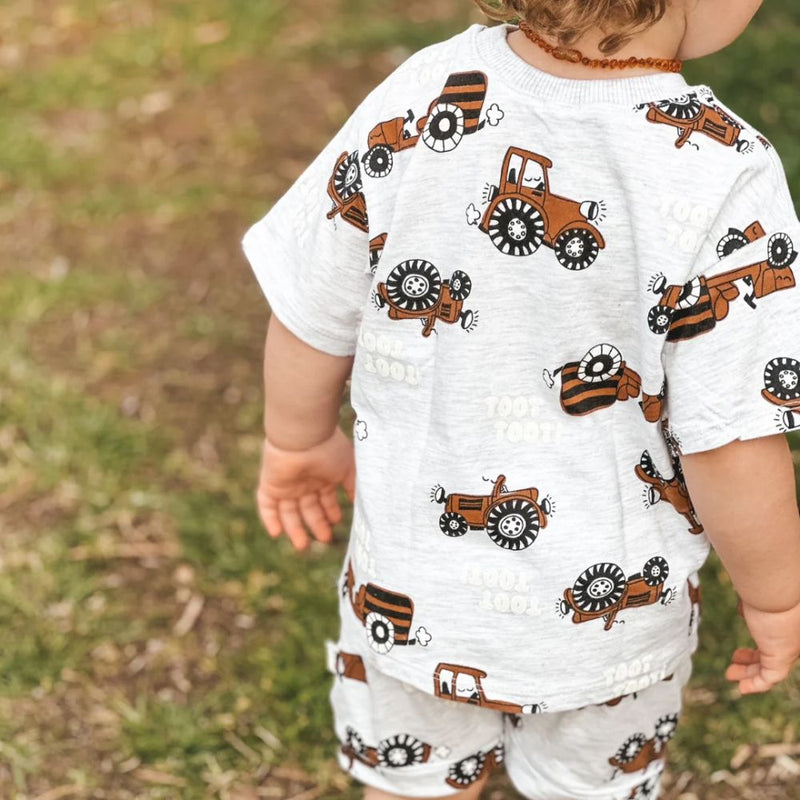 Cool, light and perfect for spring, summer and play time!

Let's not forget COMFORTABLE and TRENDY too!

Made in quality Cotton Lycra fabric with the Tractor toot toot print

Colour Ice Grey

