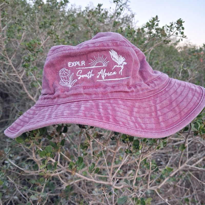 From road trips to riverbanks, the EXPLR Washed Bucket Hat is made for laid-back days under the African sun. With a soft, worn-in feel and relaxed fit, this hat brings vintage vibes with modern comfort.
