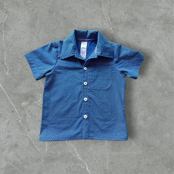 Shweshwe short sleeve shirt with collar

Shweshwe 100% cotton
Short sleeves
Front buttons
Collar with contrasting under collar
Contrasting neck binding 
Front pocket 
Suitable for any occasion - holidays, everyday life and spruce it up by adding a tie
Ease included in pattern is +/- 10 cm over body measurements