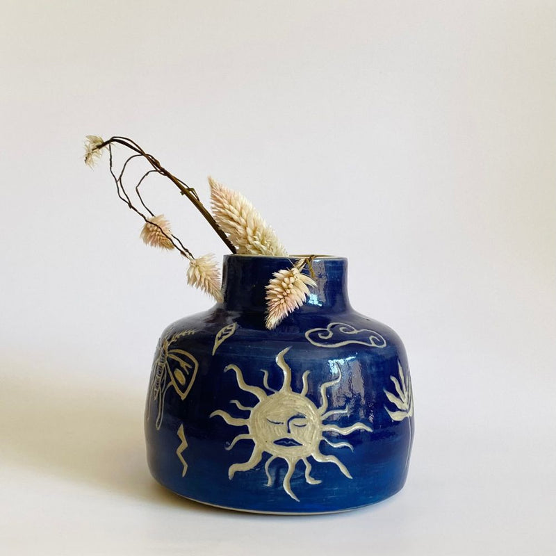 Wheel Throne Stoneware vase with Royal Blue sgraffito doodles exterior