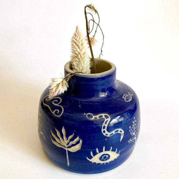 Wheel Throne Stoneware vase with Royal Blue sgraffito doodles exterior