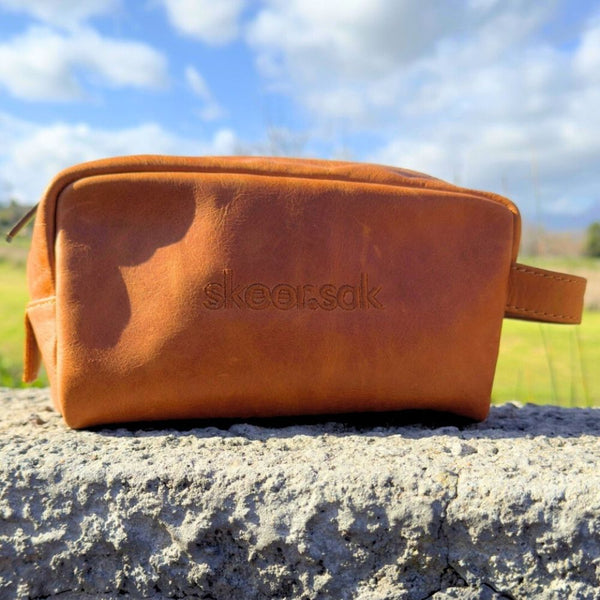 Full grain bovine leather outer with waterproof pvc inner. made in SA

dimensions: 22cm x 12cm

colour: toffee