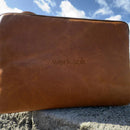 werk.sak – the perfect.bag to keep your laptop safe and stylish with the laptop sleeve. sleek, durable, and easy to slip into your tote or backpack.

technical info:

full grain bovine leather outer with waterproof pvc inner. made in SA

dimensions: 40cm x 28cm

colour: toffee