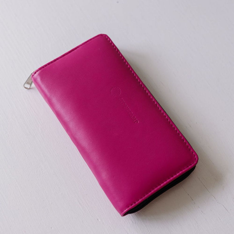 Well hello! Finally Stonecamp has a proper lady’s wallet. The Stonecamp Purse.
Slide-in slots for cards, a zip pocket for coins and other important odds – YOUR PHONE CAN FIT INSIDE TOO.