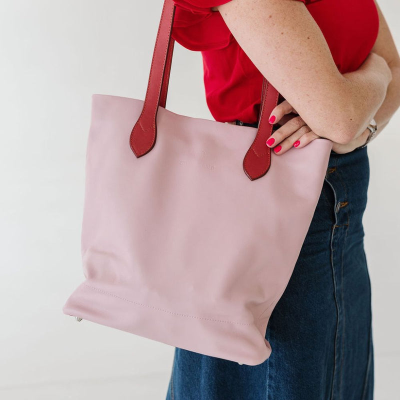 A throw-and-go bag. Not lined but with inside zip pocket.  Dimensions: 34 cm x 28 cm x 10 cm