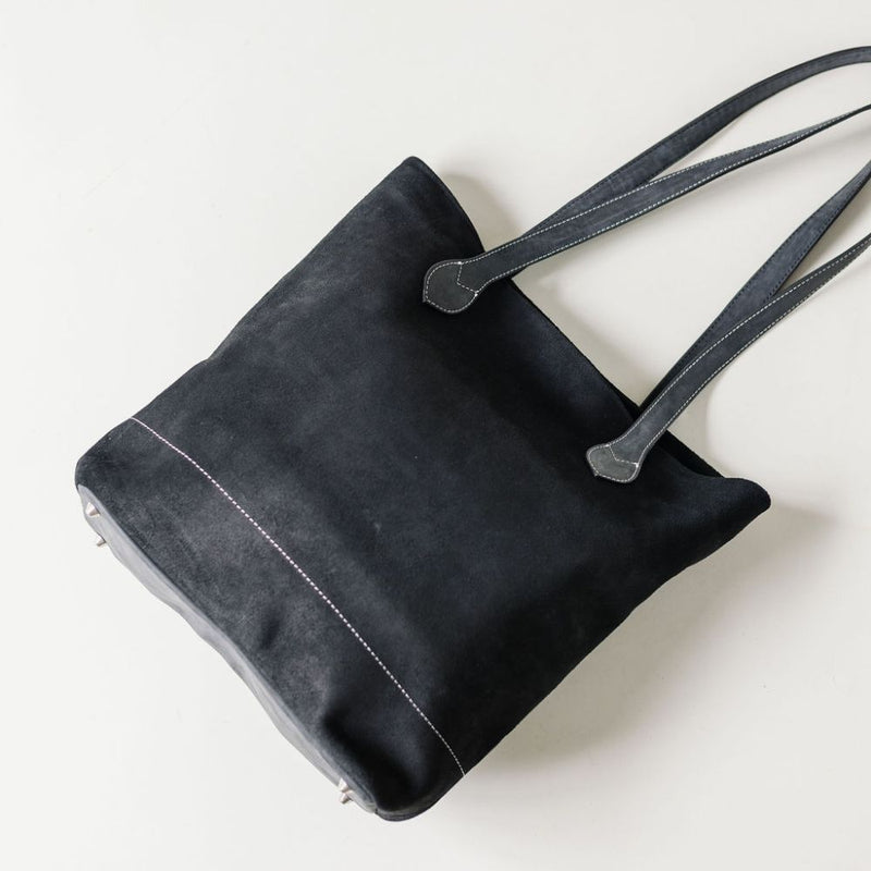 A throw-and-go bag. Not lined but with inside zip pocket.  Dimensions: 34 cm x 28 cm x 10 cm