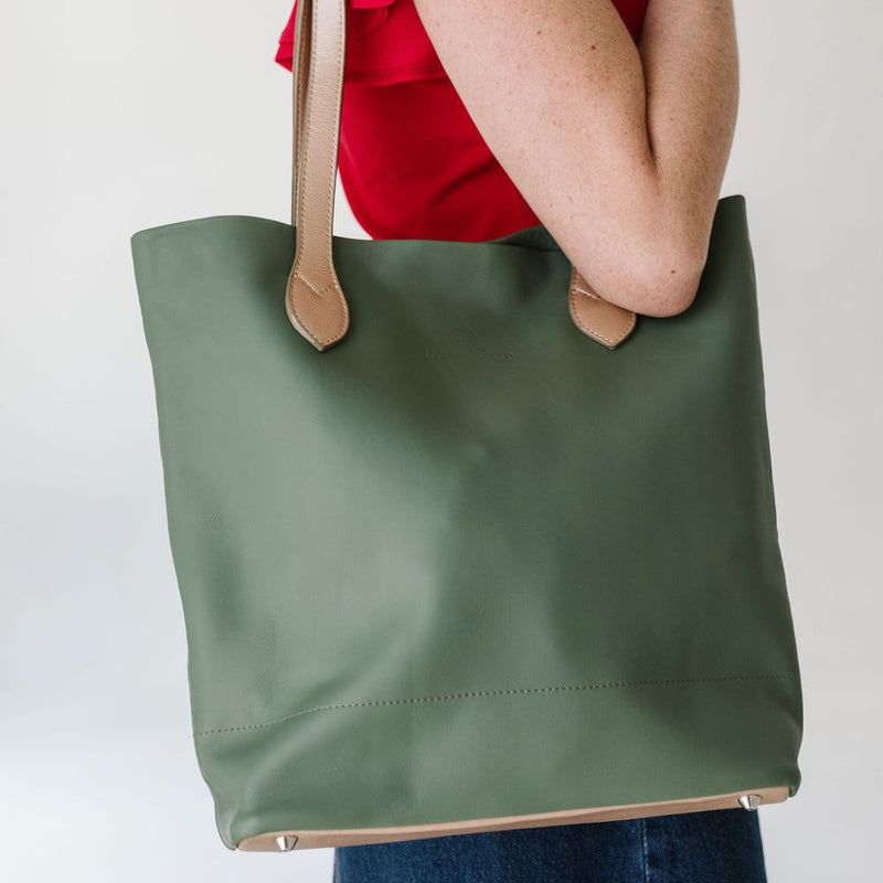 A throw-and-go bag. Not lined but with inside zip pocket.  Dimensions: 34 cm x 28 cm x 10 cm