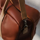 Dimensions: 52 cm x 30 cm x 25 cm. 100% cowhide with an inside lining and zip pocket.