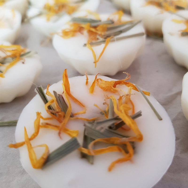 Scented Flower Waxies
Our delightful, scented flower waxies are handmade with natural ecosoya wax, pure essential quality fragrances, pure essential oils and organic herbs and flowers.